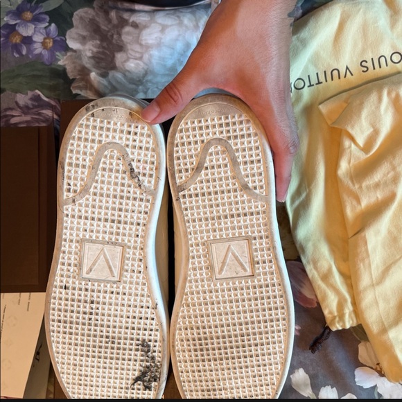 Louis Vuitton sneaks - Picture 5 of 6